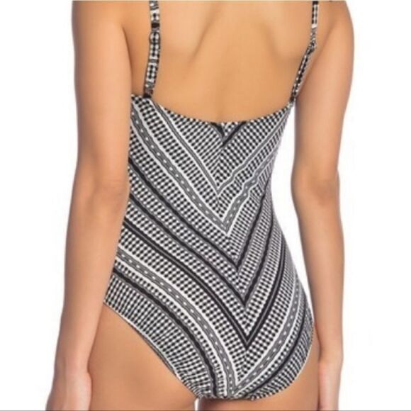 Robin Picone Avery black/ white with crochet details one piece swimsuit size 6 - Picture 8 of 12